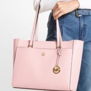 Michael Kors ligh baby Pink purse/tote like new condition
